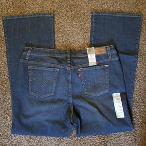 Levi's 590 - Fuller waist, boot cut ******